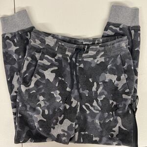 Size S Small Womens Nike Tech Fleece AOP Grey Camo Sweatpants 695344-091